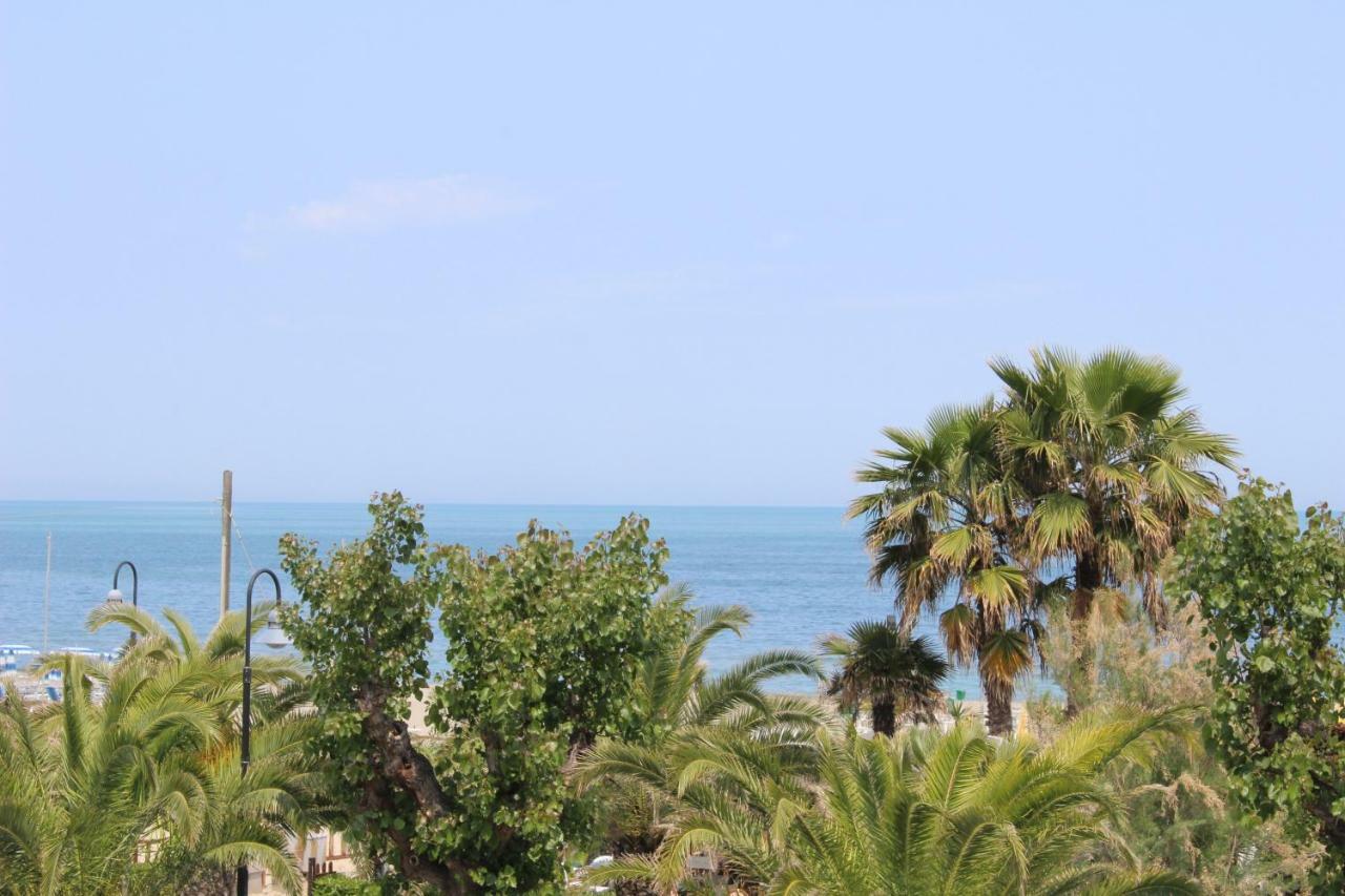 SulMare Alba Adriatica Bed & Breakfast Exterior foto