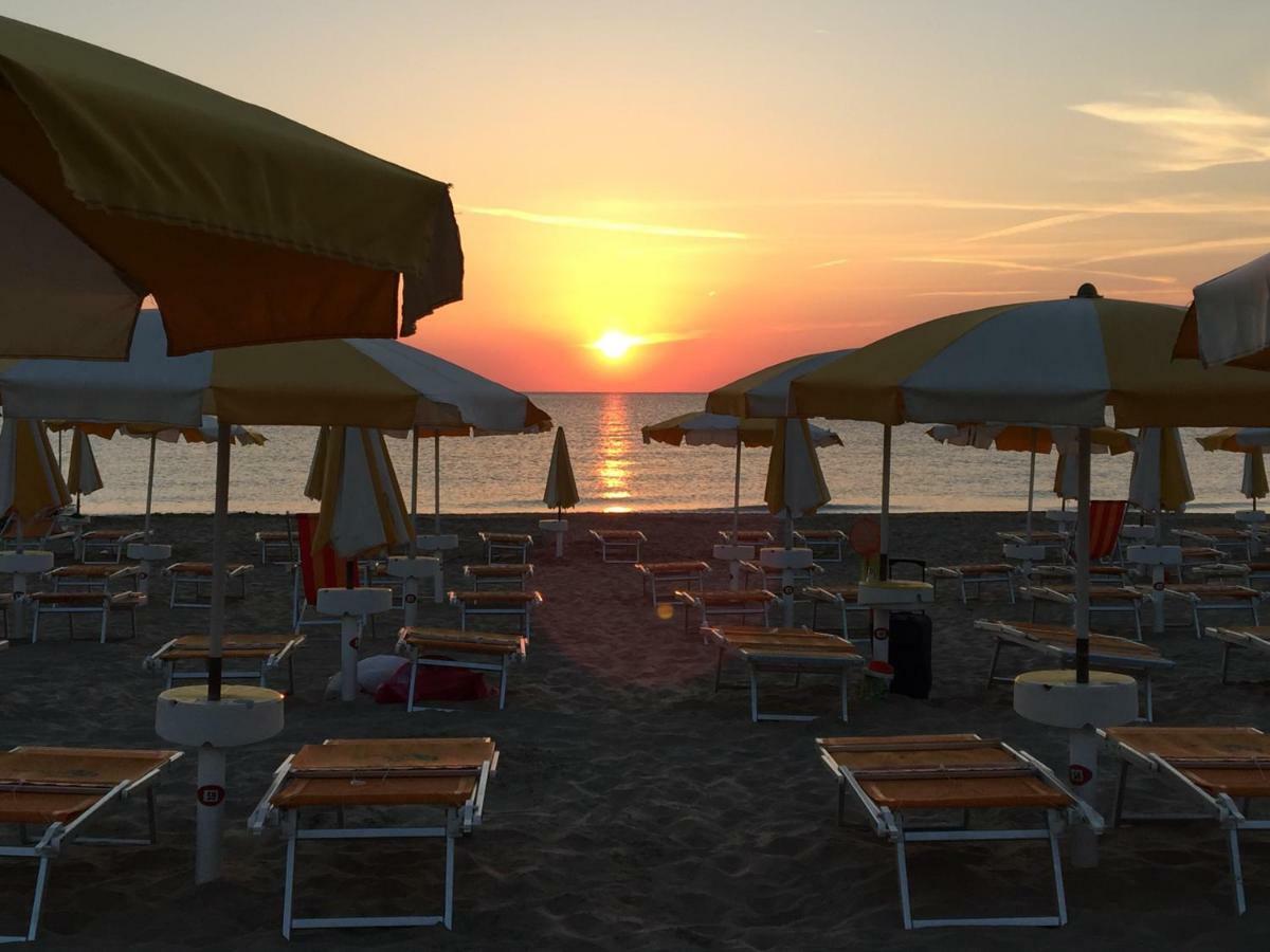SulMare Alba Adriatica Bed & Breakfast Exterior foto