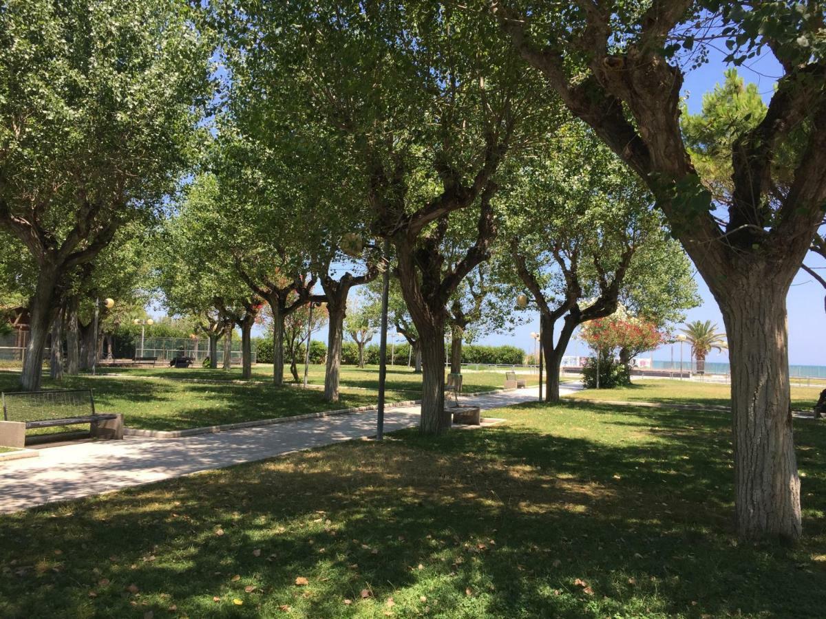SulMare Alba Adriatica Bed & Breakfast Exterior foto